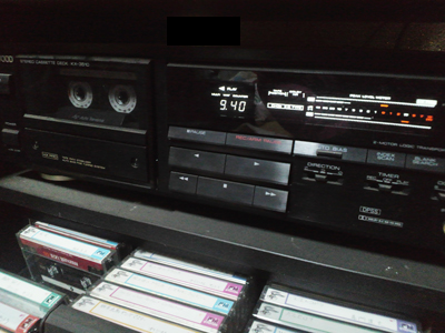 カセットデッキでカセットテープを聴く