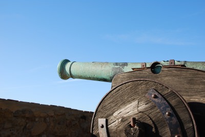 古いキャノン砲の砲台