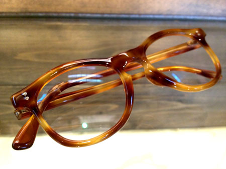 セルフレーム　折れ　眼鏡　メガネ　修理　新潟県　見附　めがね屋　老舗　長岡市