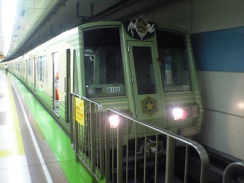 Sapporo_Subway_6102_20050717_t01.jpg