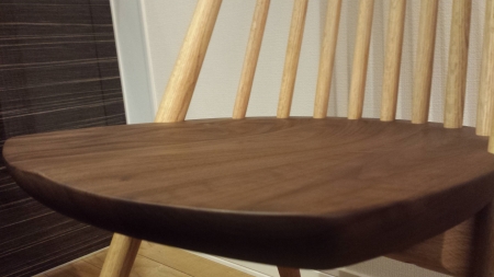 おチャレダイニング椅子　シビルチェアの座面　おしりの形にフィット