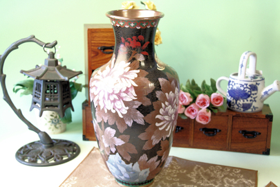 七宝焼きの大きな花瓶